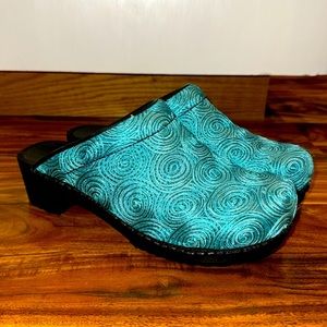 Sanita Turquoise Embroidered Clogs size 41.